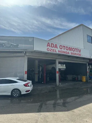 ADA Otomotiv Özel Honda Servisi tabelası ve atölye dış cephesi, önünde park hâlinde beyaz Honda Civic